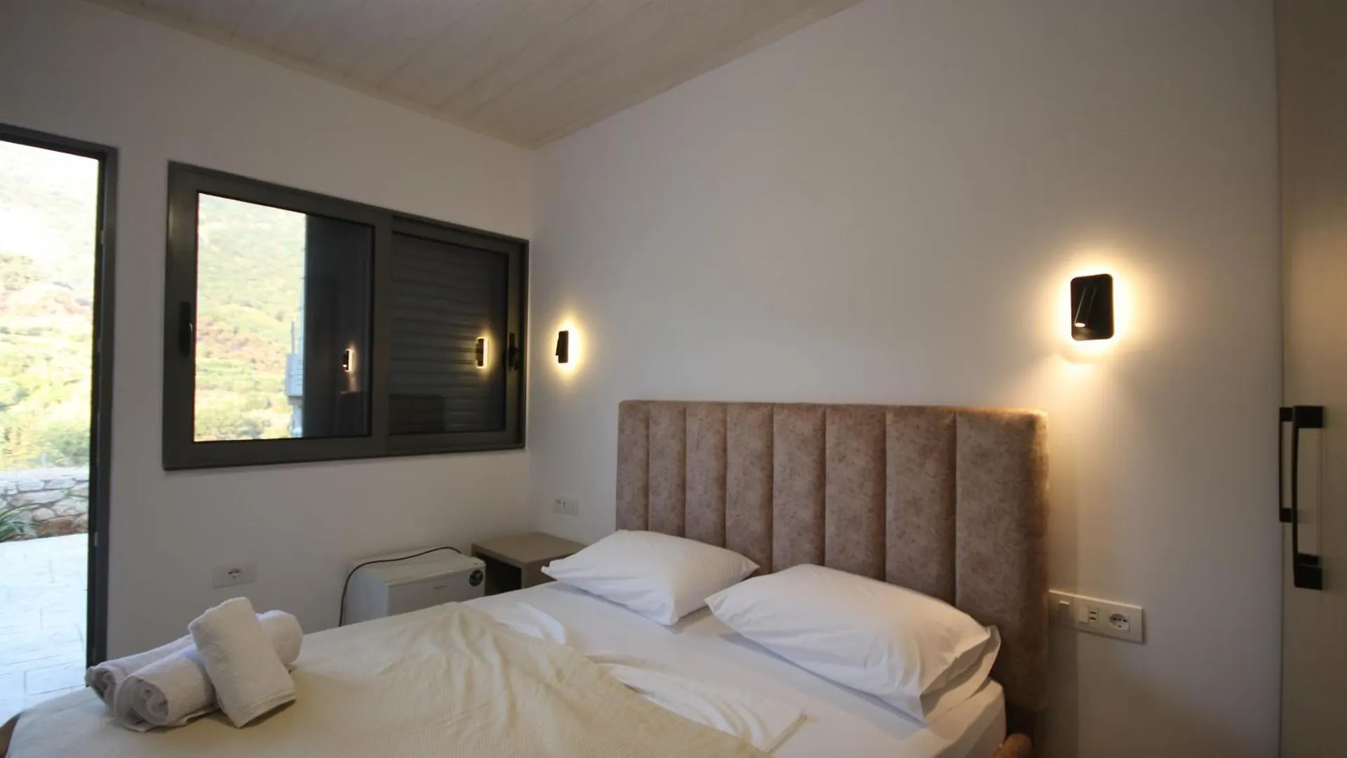 Bujtina Eleni Hotell Himare Albanien