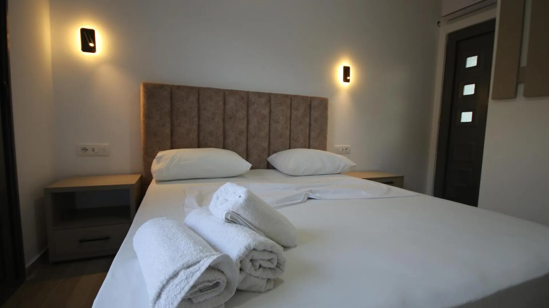 Bujtina Eleni Hotell Himare 3*,  Albanien