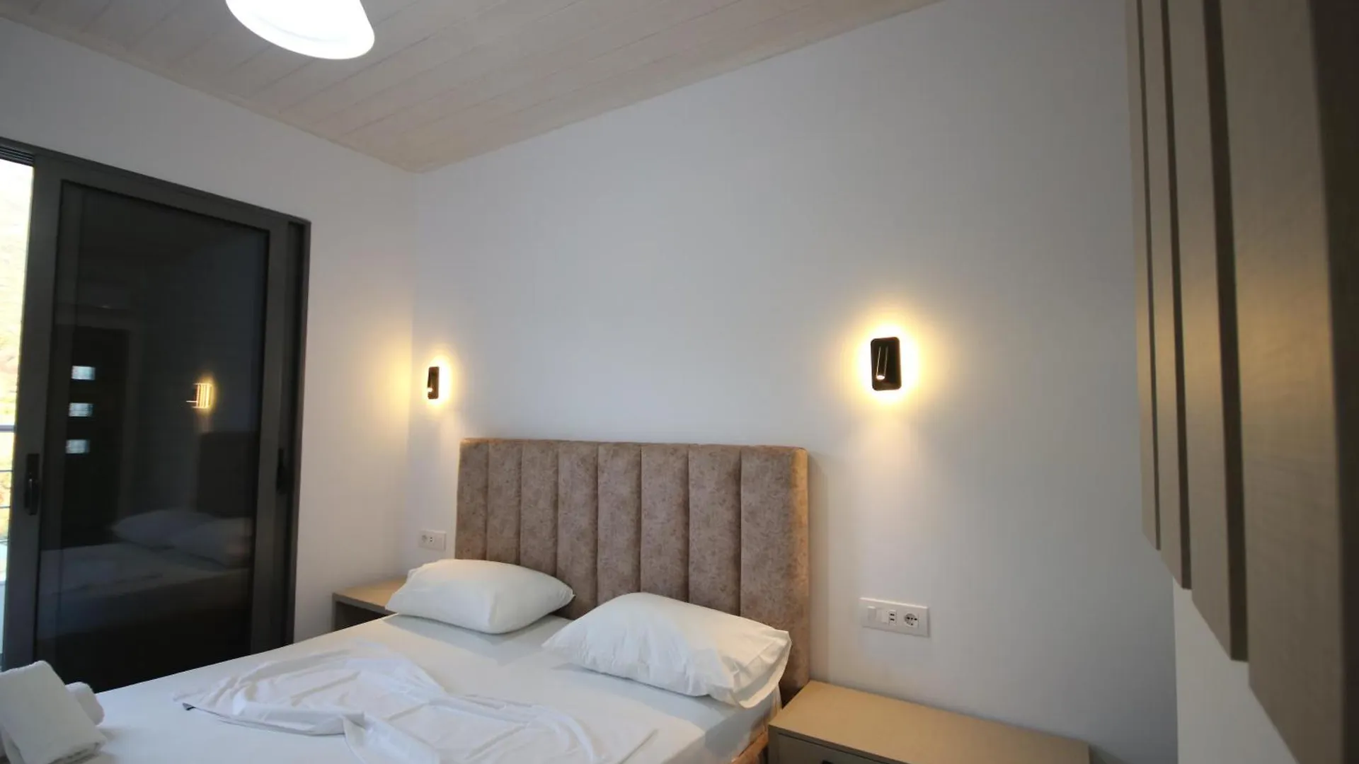 Bujtina Eleni Hotell Himare Albanien