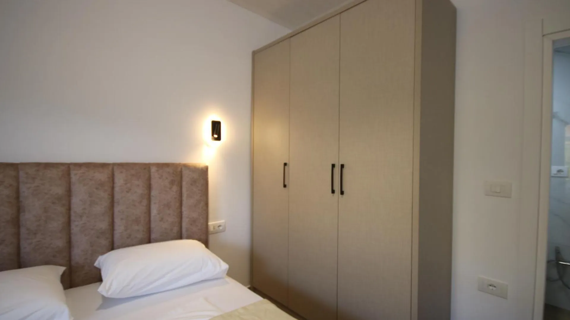 Bujtina Eleni Hotell Himare