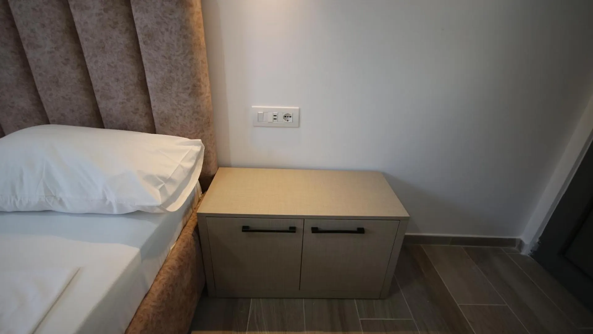 Bujtina Eleni Hotell Himare