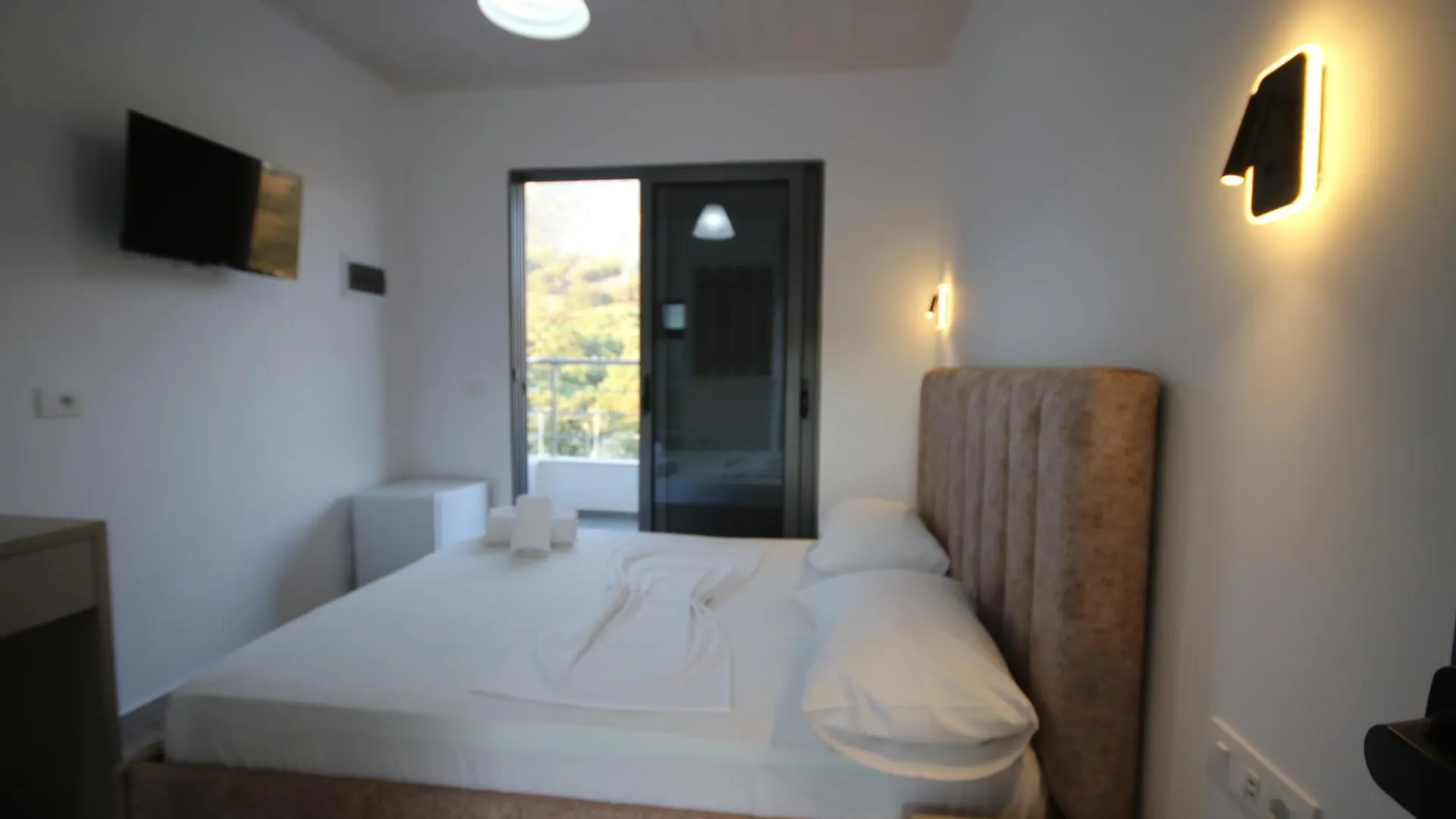 Bujtina Eleni Hotell Himare