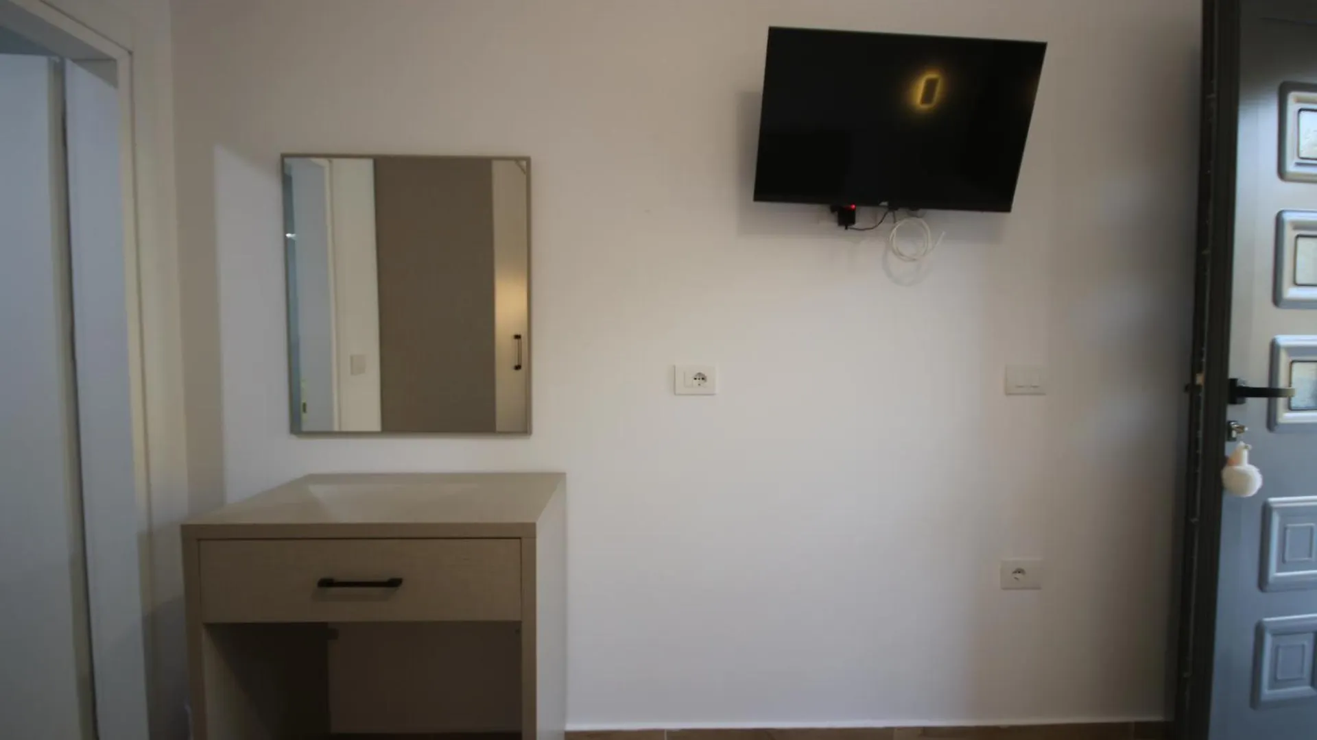 Bujtina Eleni Hotell Himare Albanien