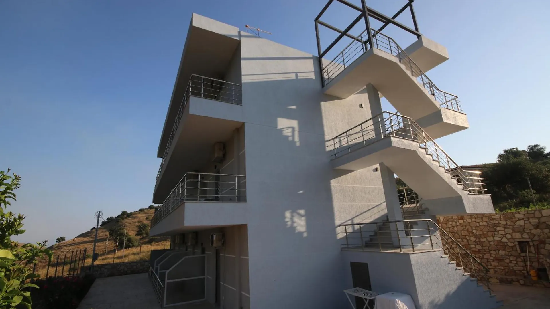 Bujtina Eleni Hotell Himare 3*,  Albanien