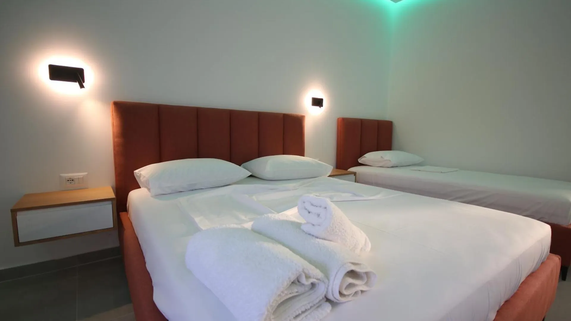 Bujtina Eleni Hotell Himare