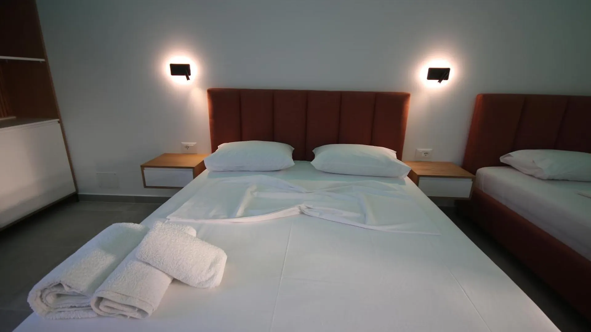 Bujtina Eleni Hotell Himare