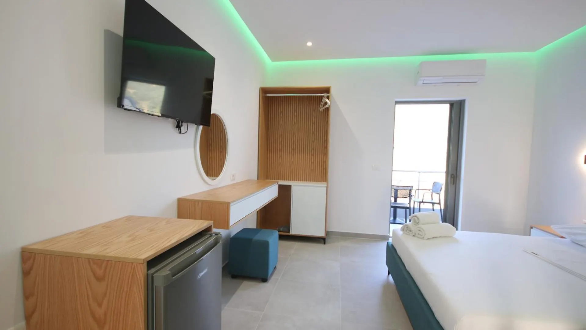 Bujtina Eleni Hotell Himare