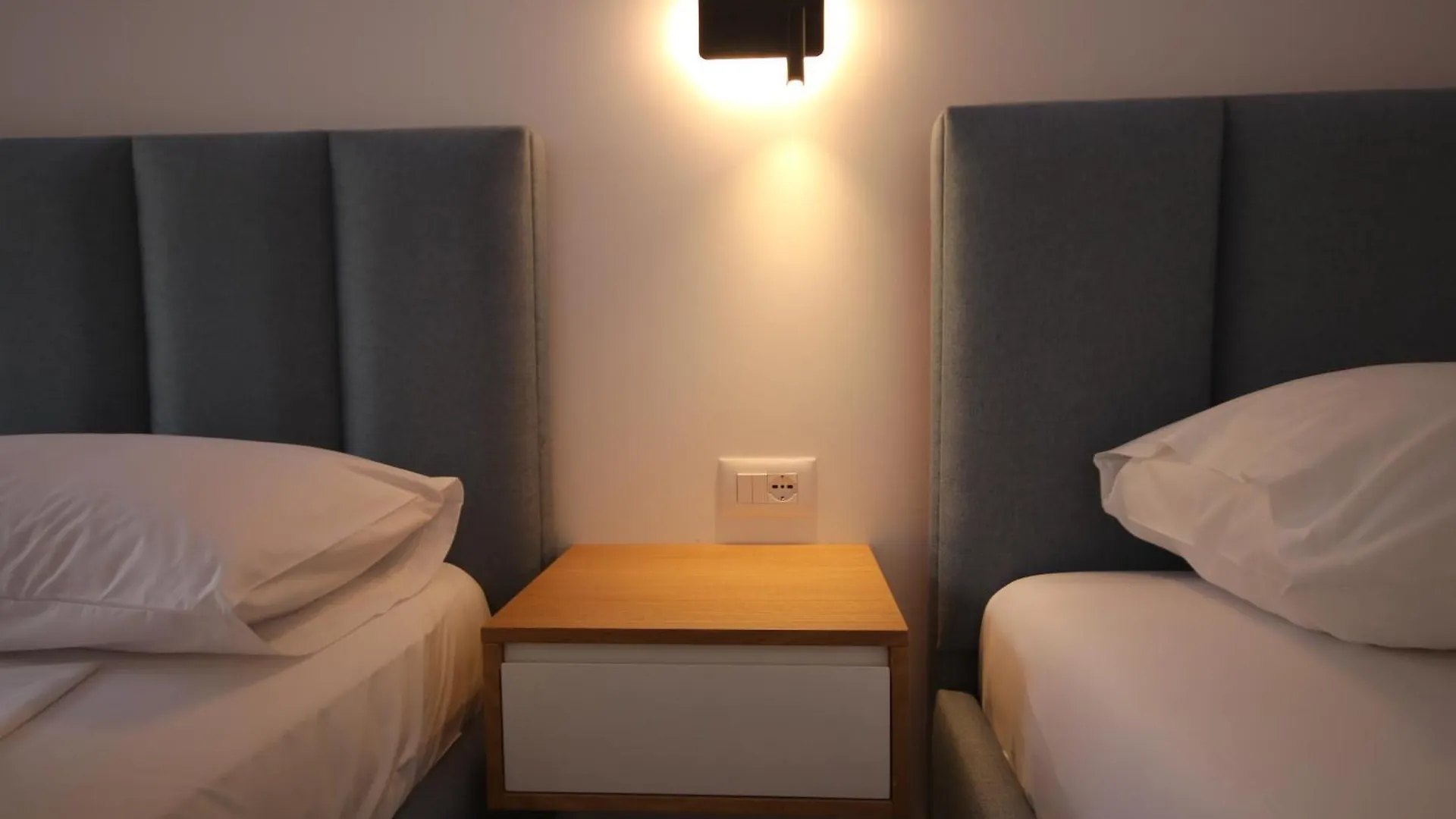 Bujtina Eleni Hotell Himare 3*,  Albanien