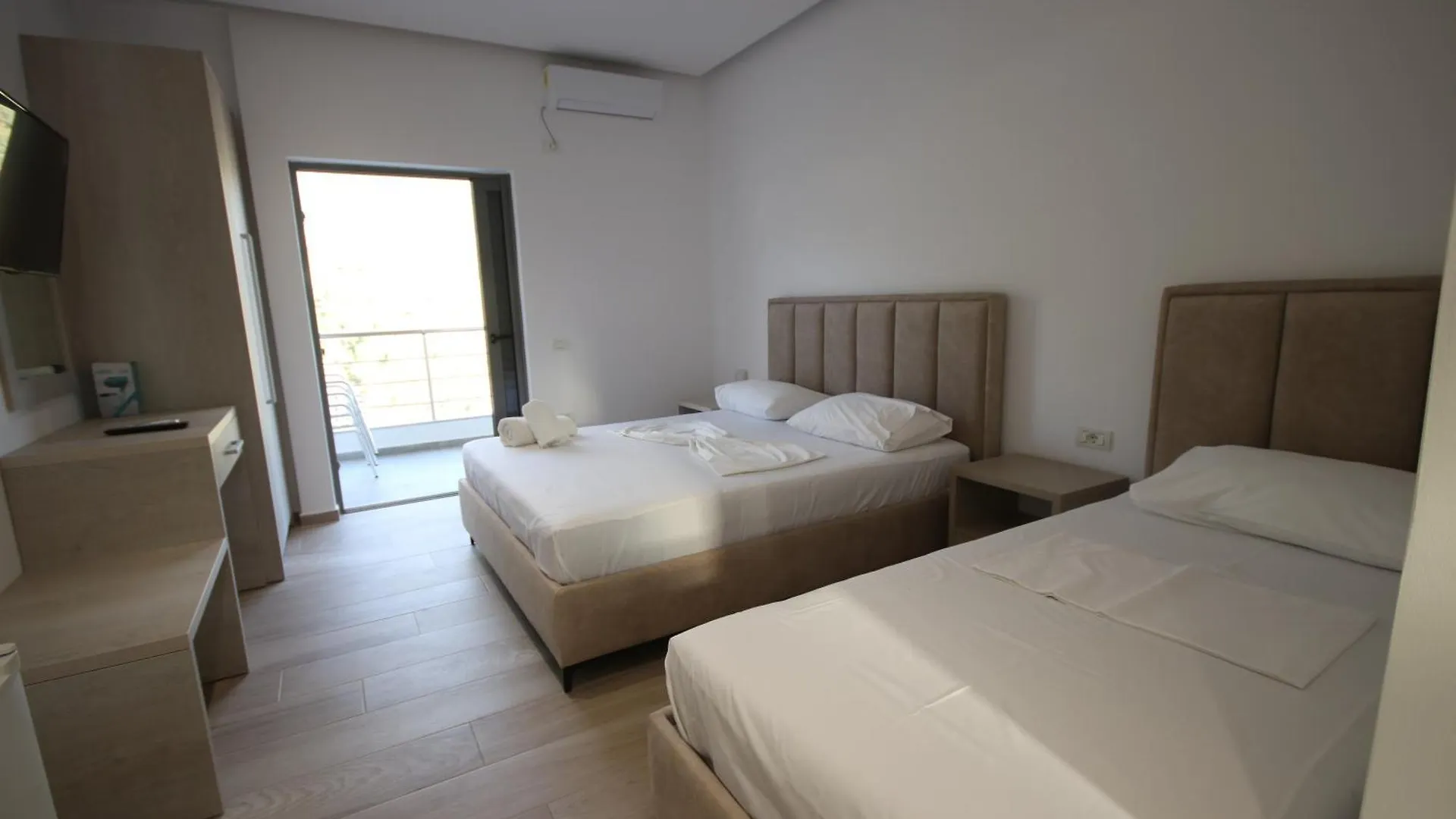 Bujtina Eleni Hotell Himare